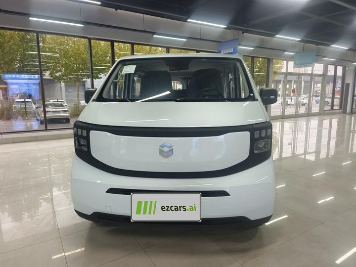 V919 2025 Honor 50kwh Short Wheelbase Elite 6-Seater photo 3