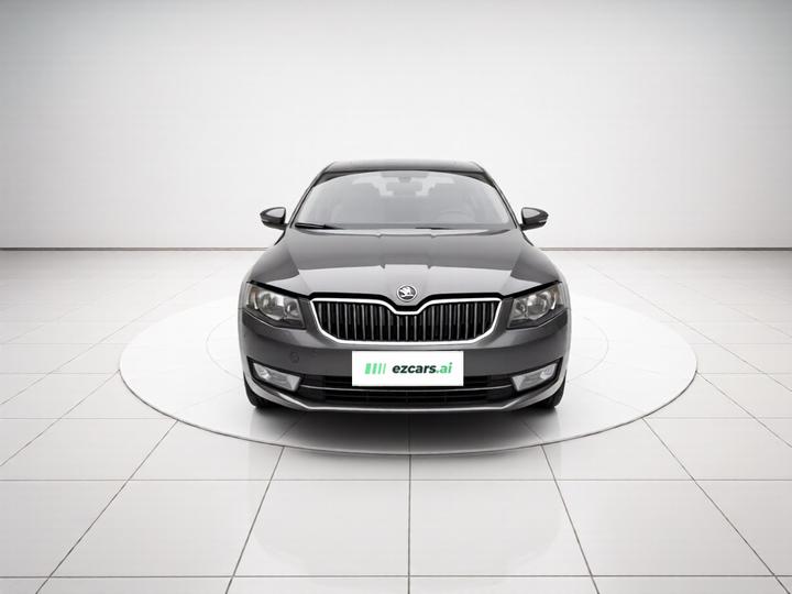 Octavia 2015 1.6L MT photo 2
