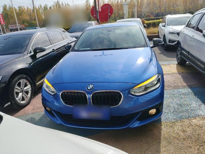 1 Series 2018 118i Sport photo 2
