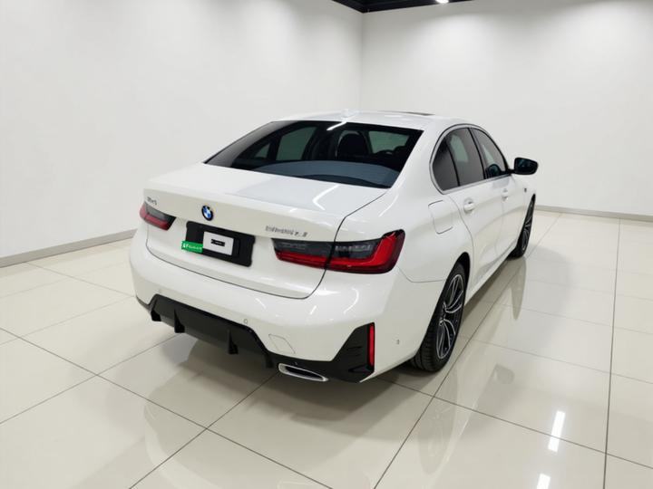 3 Series 2026 325Li M Sport Package photo 6