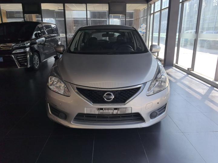 Tiida 2014 1.6L CVT Comfort photo 2