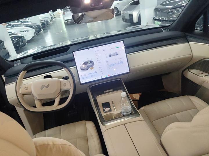 L90 2025 Max 6-Seater 85 photo 5