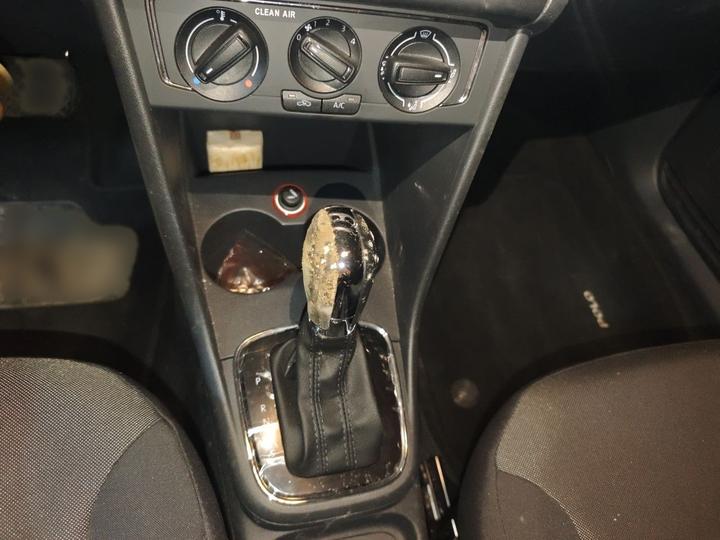 Polo 2016 1.6L AT Comfort photo 6