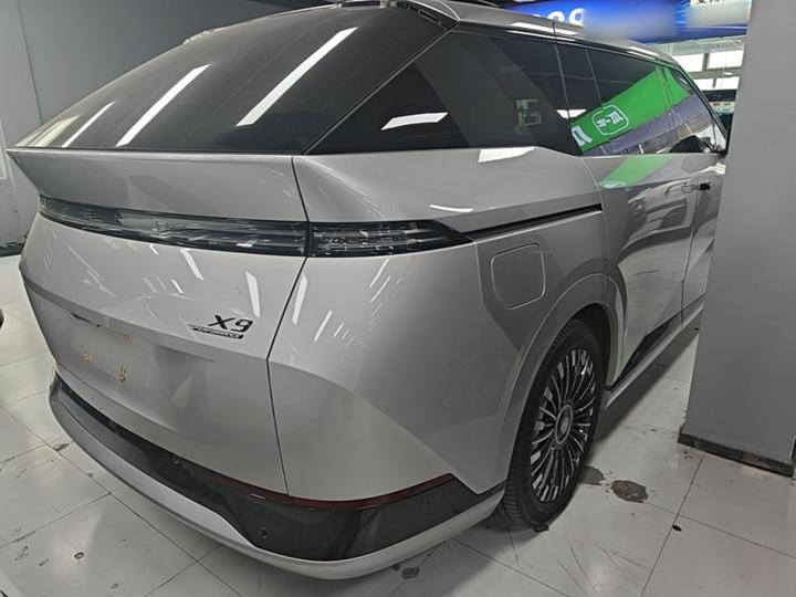 X9 2025 EV 702 AWD Performance Max photo 4