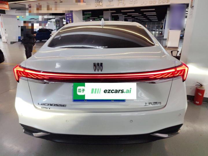 LaCrosse 2023 Facelift 25T photo 3