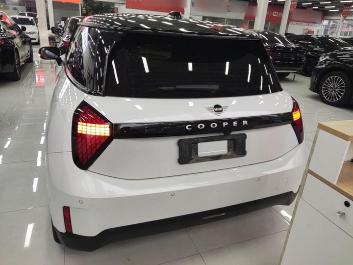 MINI COOPER 2025 456km COOPER E Classic photo 5