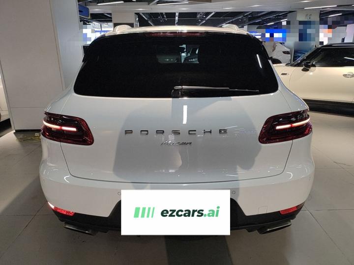 2017 Macan 2.0T photo 3