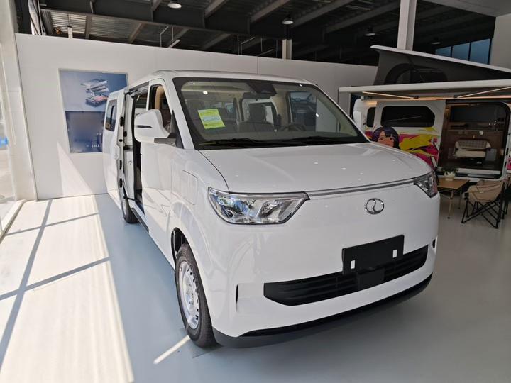Ruichi EV EC75 2027 Pro Pioneer Ⅰ 9-Seater photo 3