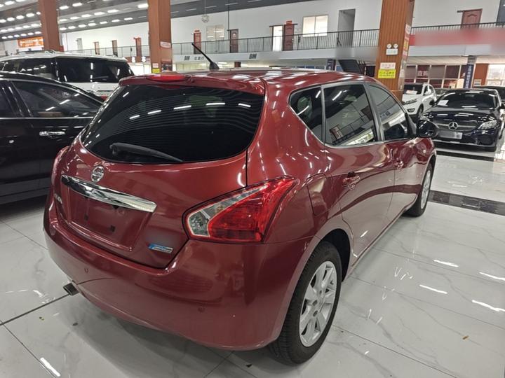 Tiida 2011 1.6L CVT Comfort photo 4