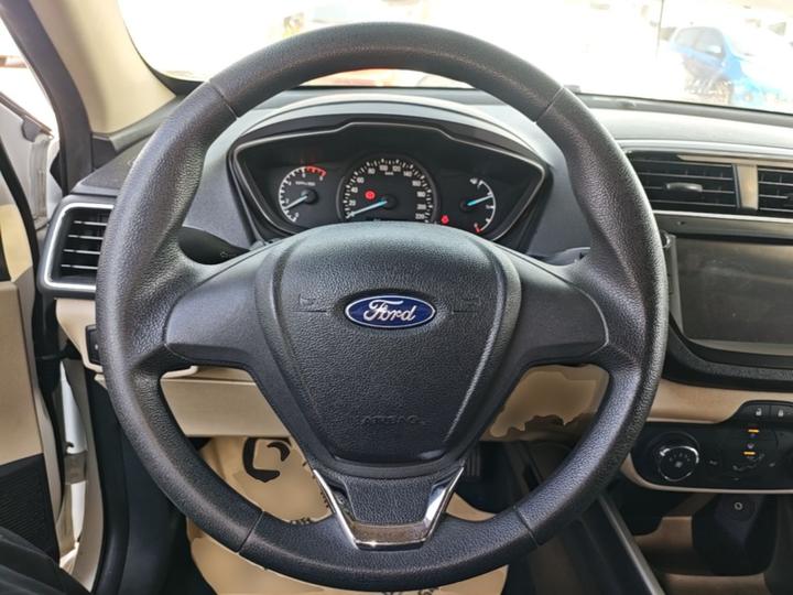 Escort 2017 1.5L MT Comfort photo 6