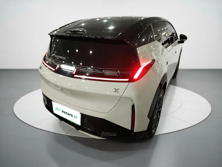 X 2023 RWD ME 5-Seater photo 4