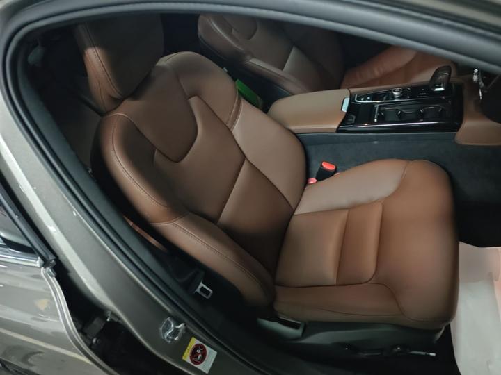 S60 EV 2022 T8 E Hybrid AWD Luxury photo 4