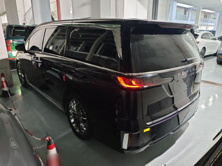 Voyah Dreamer 2024 PHEV Extended Range Flagship photo 4