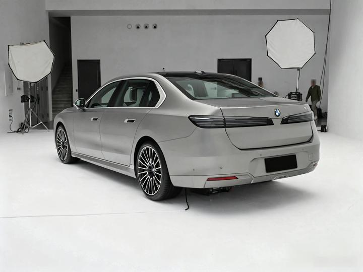 7 Series Facelift 740Li Leading M Sport Package photo 4