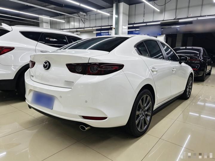 3 Axela 2023 2.0L AT photo 6