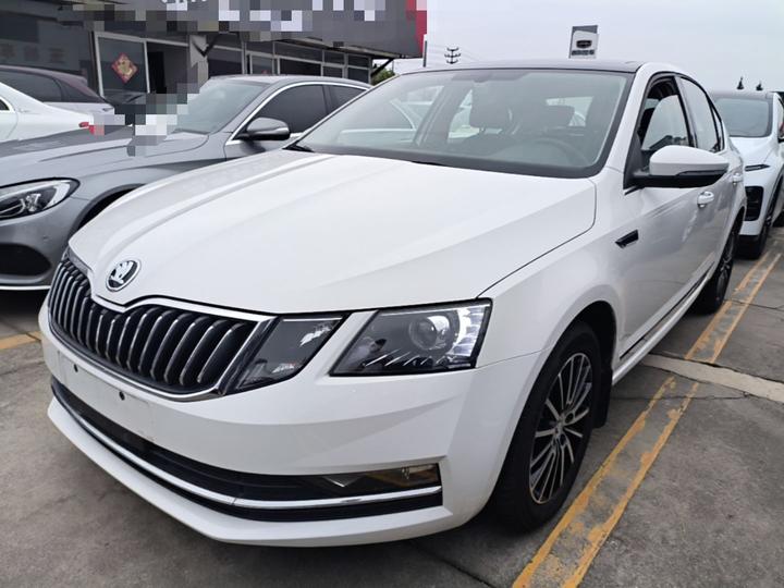 Octavia 2018 1.6L AT Luxury