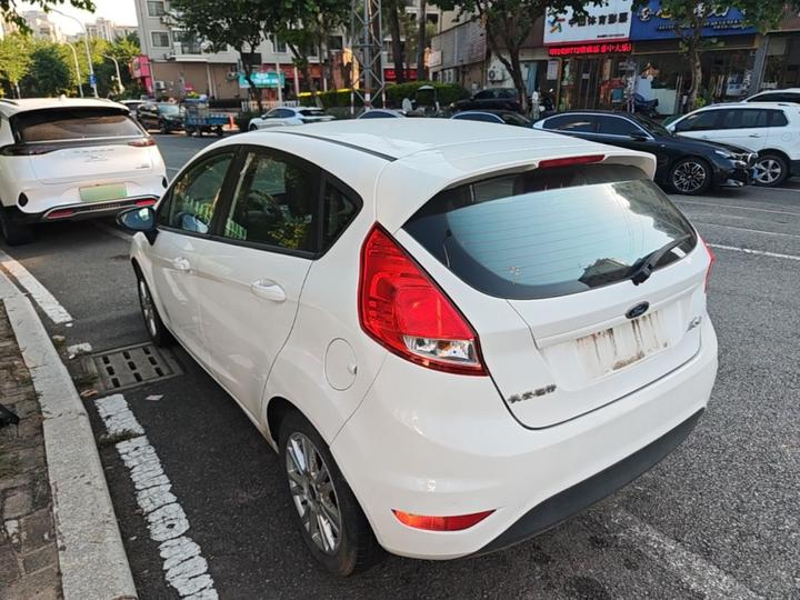 2013 Hatchback 1.5L AT photo 4