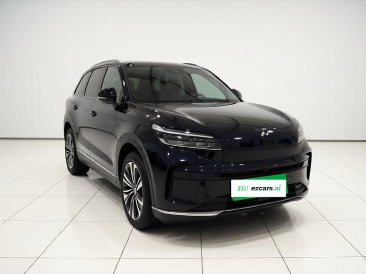 L90 2025 Ultra 6-Seater 85 photo 3