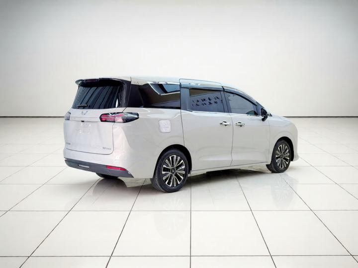 730 EV 2025 125km Luxury photo 6