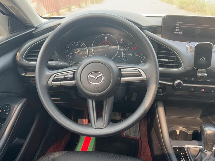 3 Axela 2020 1.5L AT photo 5