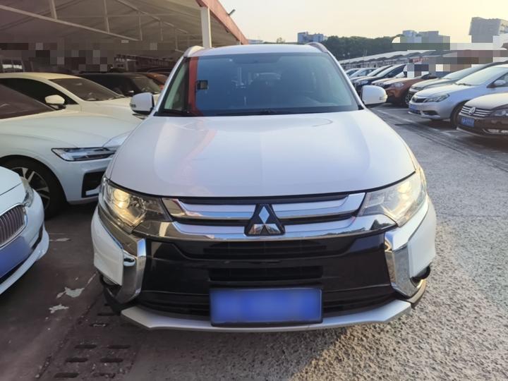Outlander 2018 2.0L RWD 7-Seater photo 2