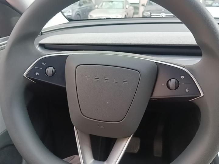 Model Y 2025 RWD photo 6