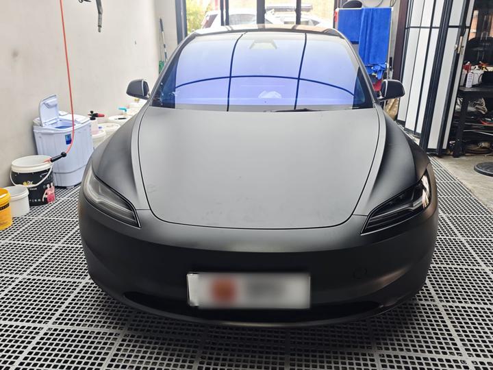 Model 3 2023 RWD photo 2