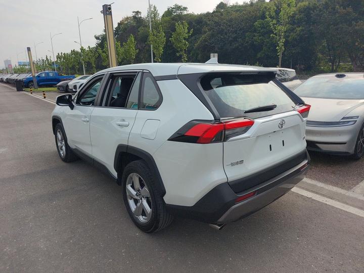 RAV4 2021 2.0L CVT RWD PLUS photo 4