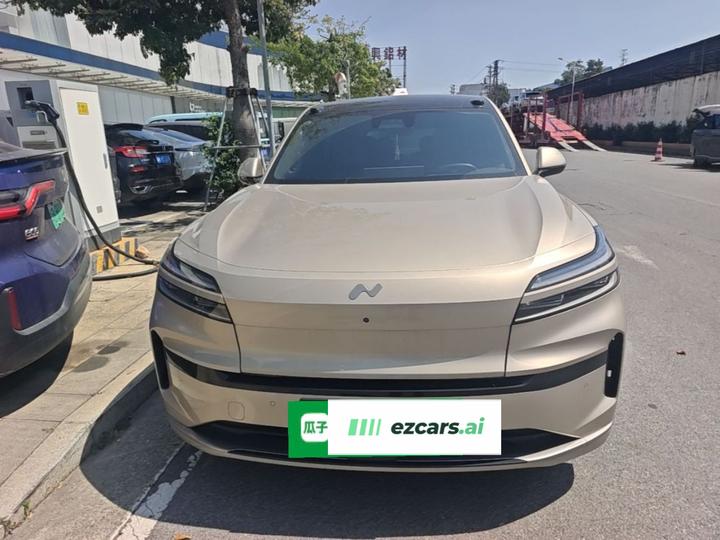 L90 2025 Ultra 6-Seater 60 photo 2