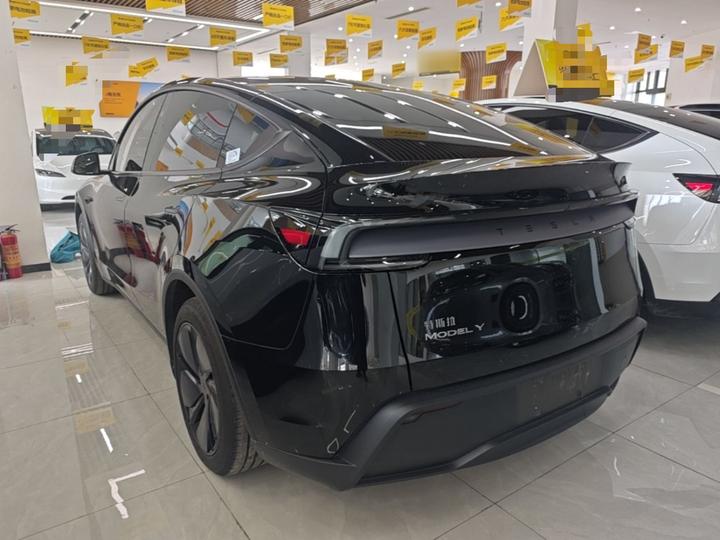 Model Y 2026 RWD photo 4