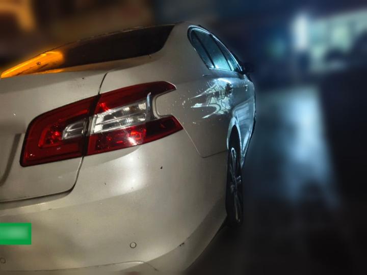 408 2015 1.2T AT Luxury photo 4