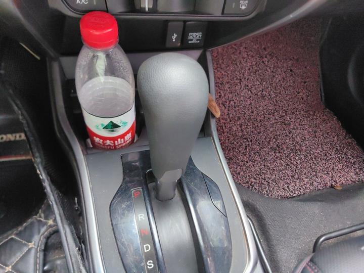 2015 1.5L CVT Luxury photo 6