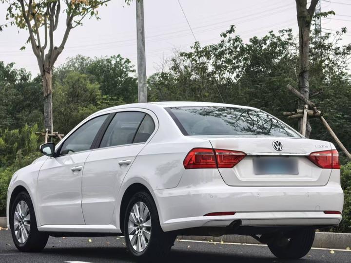 Lavida 2013 Facelift Classic 1.6L MT Comfort photo 3