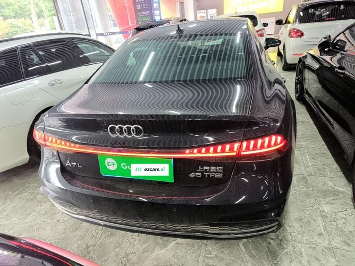 A7L 2025 45 TFSI Luxury photo 3