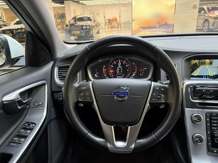 V60 2017 T5 China V photo 3