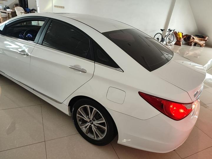 Sonata 2015 Classic 2.0L AT Luxury photo 4