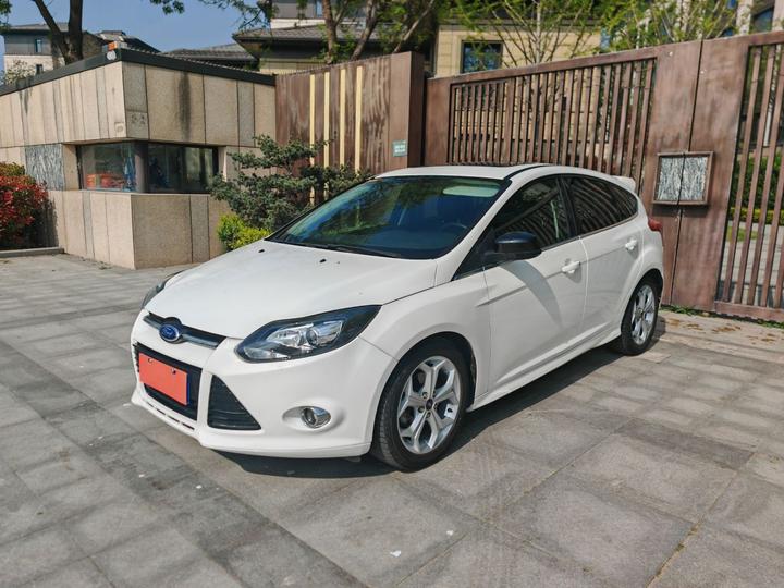 Focus 2012 Hatchback 2.0L AT Luxury Sport