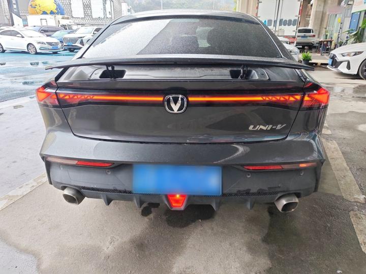 UNI-V 2022 1.5T Premium photo 3