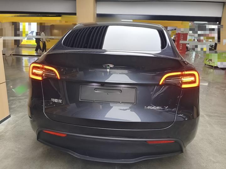 Model Y 2024 RWD photo 2