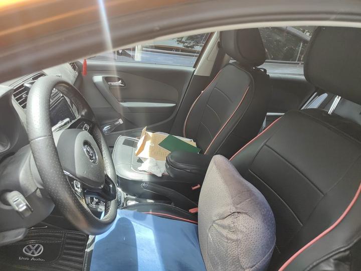2016 1.6L Cross Polo AT photo 7