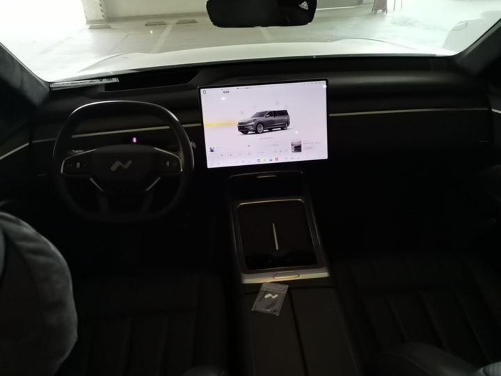 L90 2025 Ultra 6-Seater 60 photo 5
