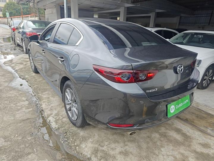 3 Axela 2023 2.0L AT photo 4