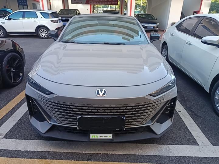 UNI-V 2022 1.5T Premium photo 2
