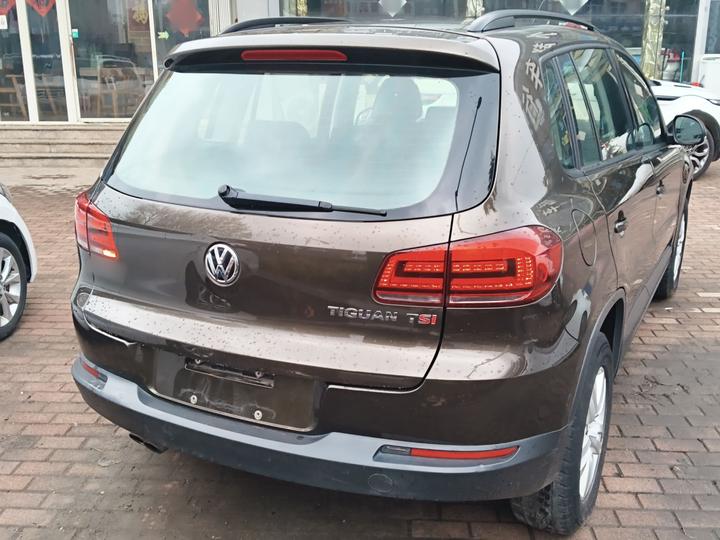 Tiguan 2015 1.8TSI AT RWD photo 4