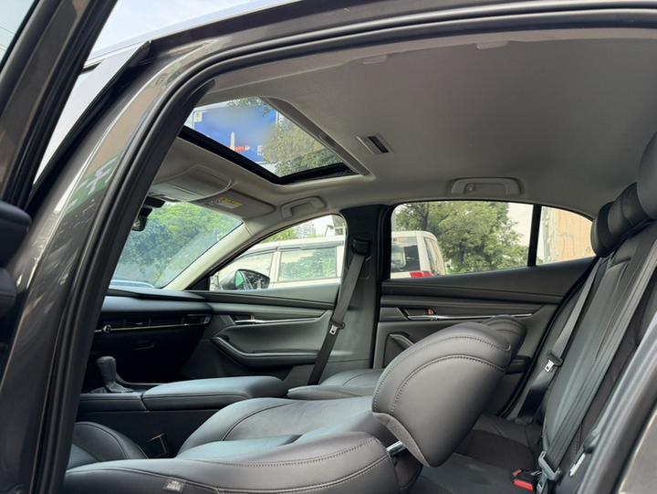 3 Axela 2023 2.0L AT photo 8