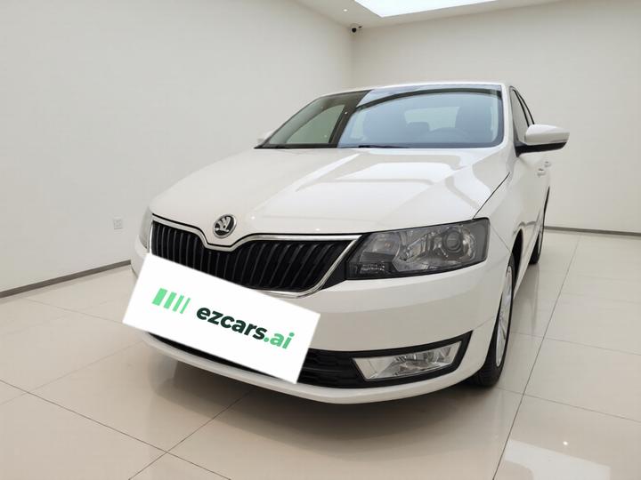 Rapid 2015 1.6L AT photo 2