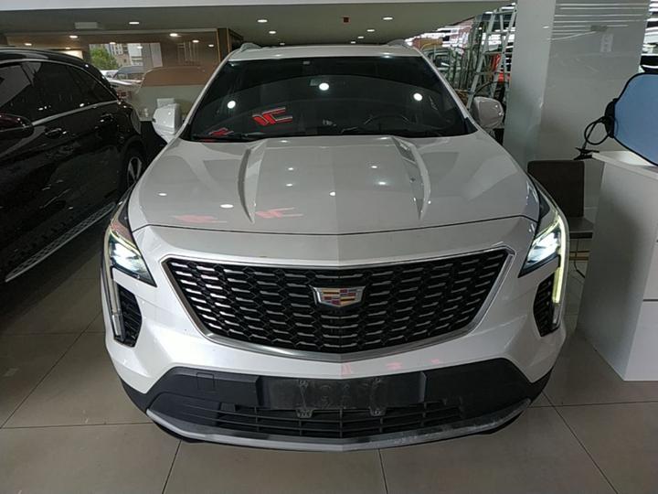 XT4 2018 28T RWD Leading photo 2