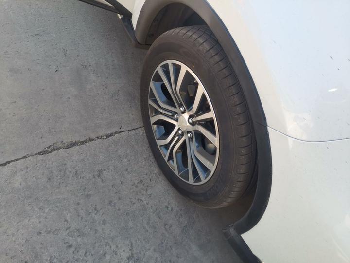 Outlander 2018 2.4L AWD Elite 5-Seater photo 8