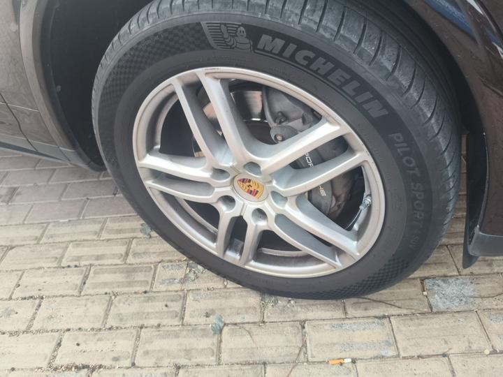 2016 Cayenne Platinum Edition 3.0T photo 8