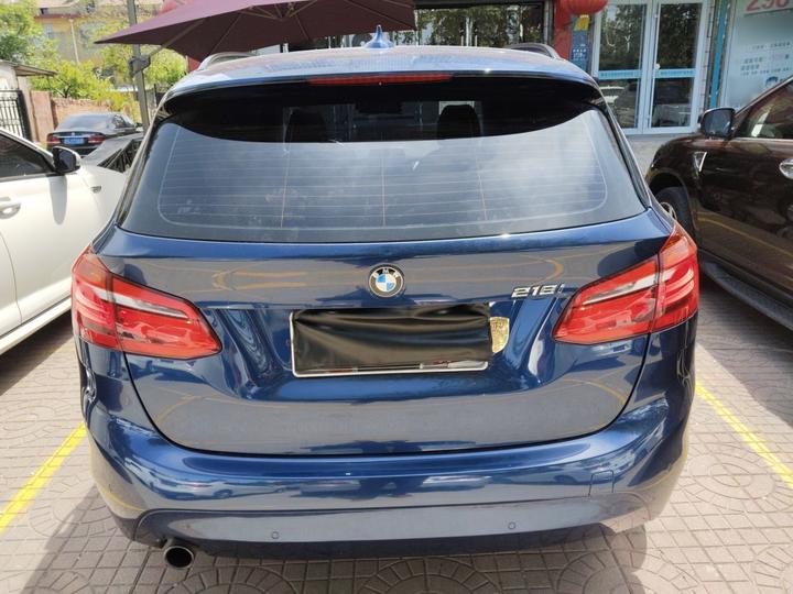 2 Series Wagon 2016 218i Leading photo 3